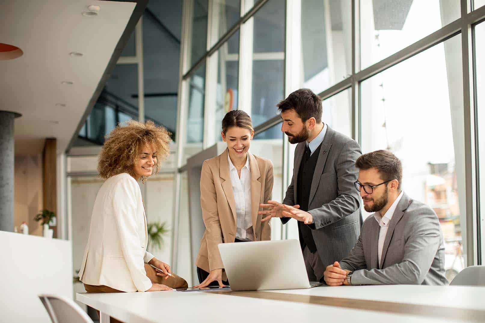 Cómo elegir la mejor centralita virtual: beneficios y funcionalidades para potenciar el día a día de tu empresa 